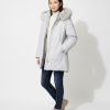 Ảnh mẫu mặc Áo khoác lông vũ nữ Nhật Bản Hybrid Down Parka 460924 màu ghi nhạt 02 LIGHT GRAY