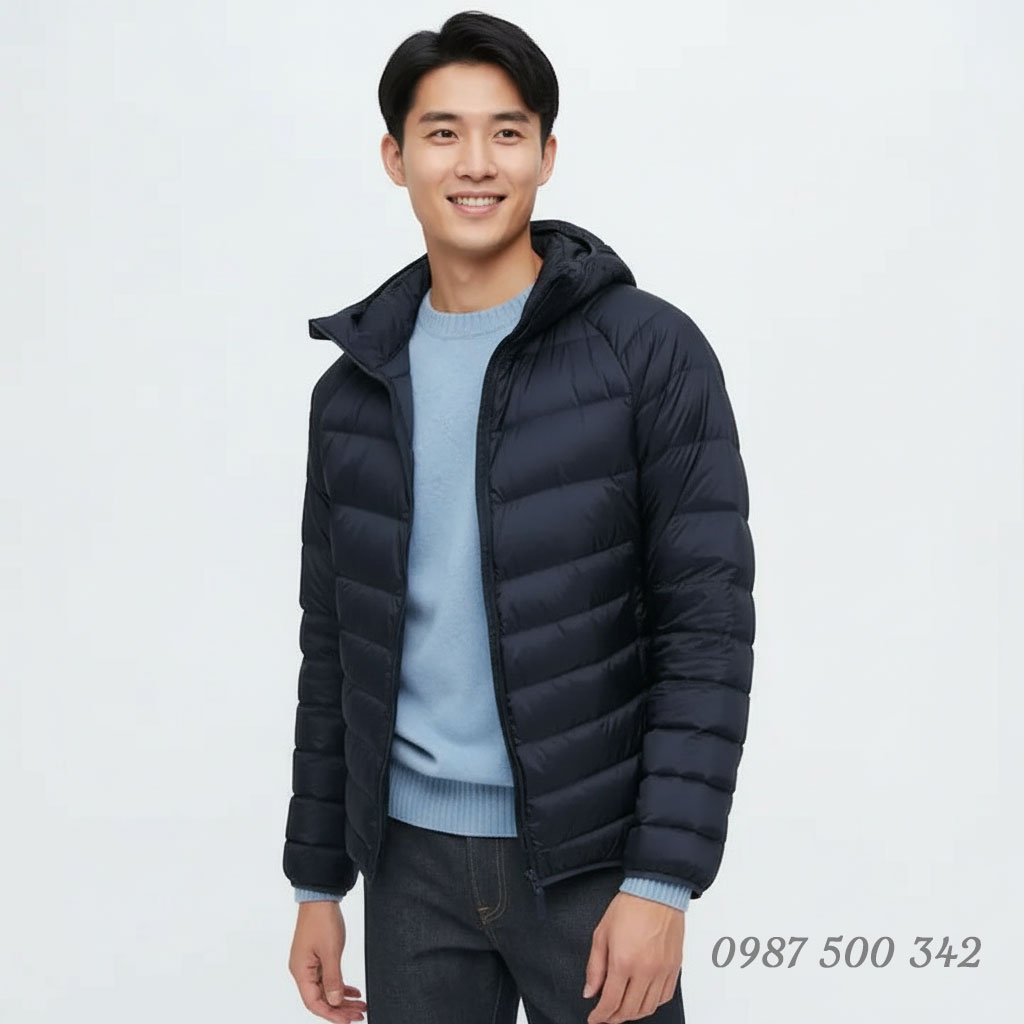 Mẫu mặc Áo lông vũ nam Nhật Bản có mũ 449722 Ultra Light Down 3D Cut màu xanh đen